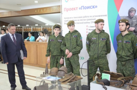 Владимиру Васильеву и Игорю Сироткину презентовали молодёжные проекты антитеррористической направленности