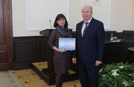 Вручение сертификатов об участии в учебных сборах секретарей муниципальных образований