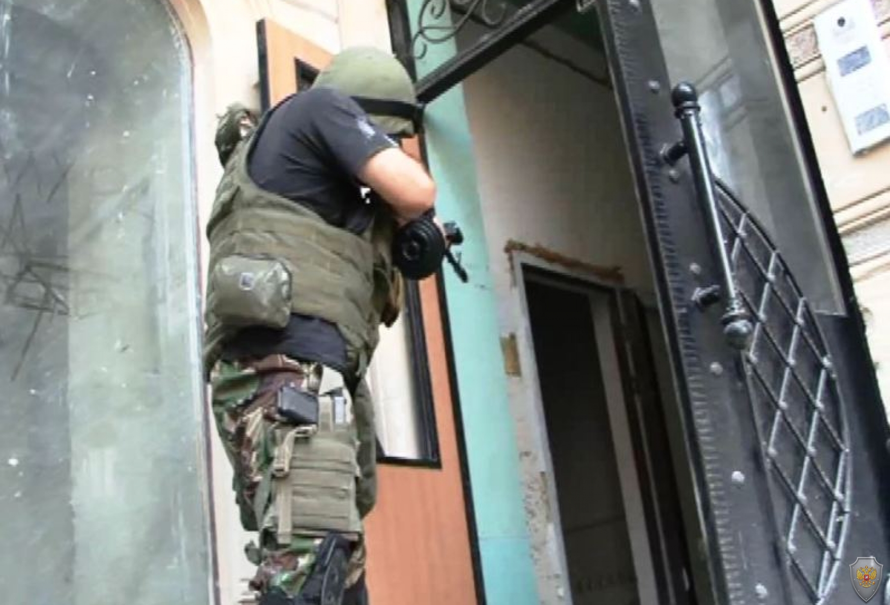В многоэтажке Махачкалы нейтрализованы оказавшие вооруженное сопротивление бандиты