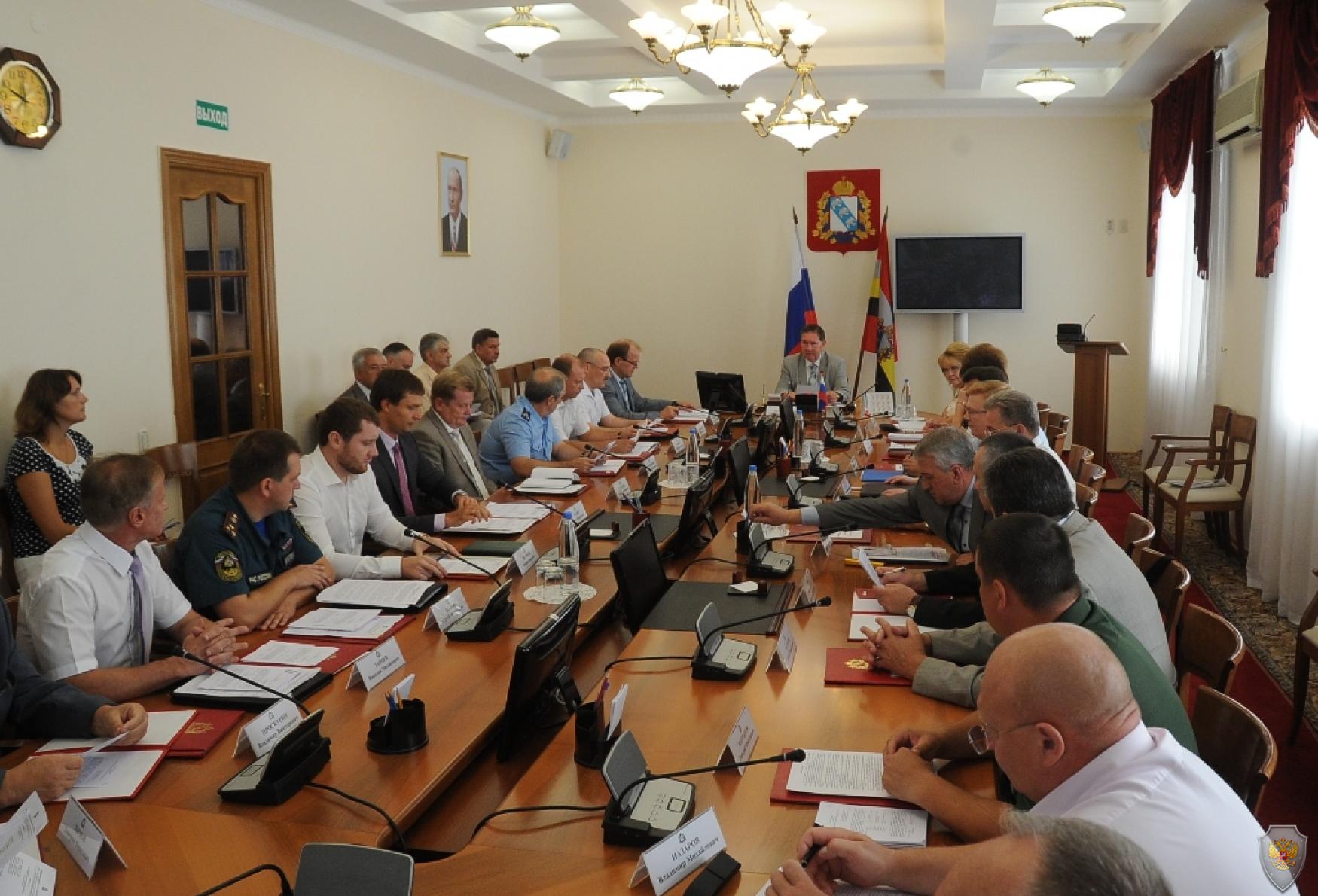 Губернатор Александр Михайлов провел заседание антитеррористической комиссии в Курской области