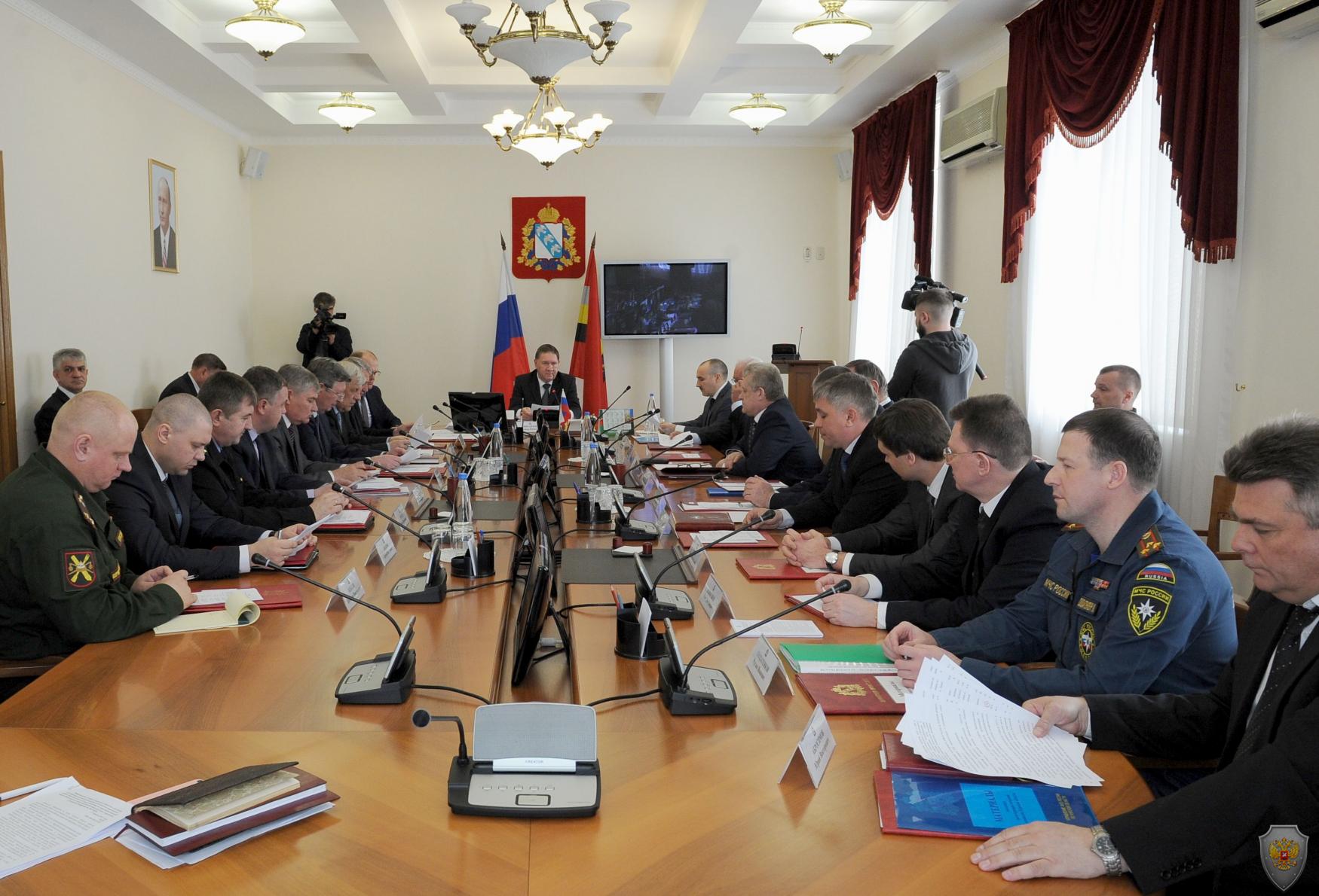 Заседание антитеррористической комиссии под председательством губернатора Курской области Александра Михайлова