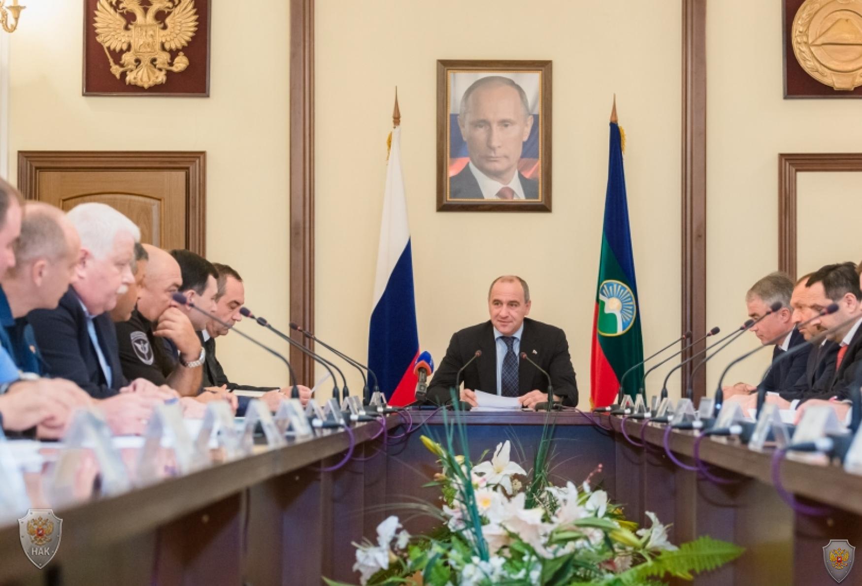 Глава Карачаево-Черкесии Рашид Темрезов провел совместное заседание Антитеррористической комиссии и Оперативного штаба
