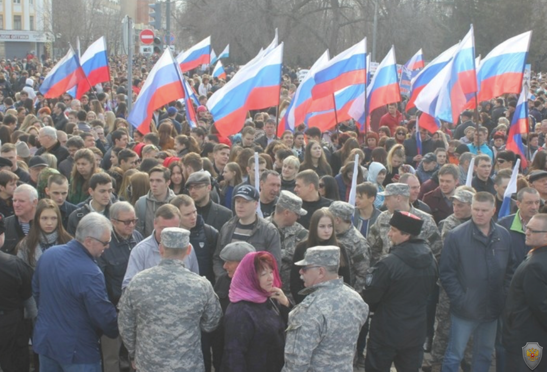 Митинг, посвященный памяти жертв теракта в метрополитене Петербурга. Саратов, площадь Чернышевского