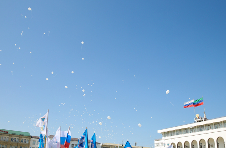 Флешмоб с запуском белых шаров в небо, проведенный в рамках республиканской акции, приуроченной ко Дню солидарности в борьбе с терроризмом. 03.09.2018