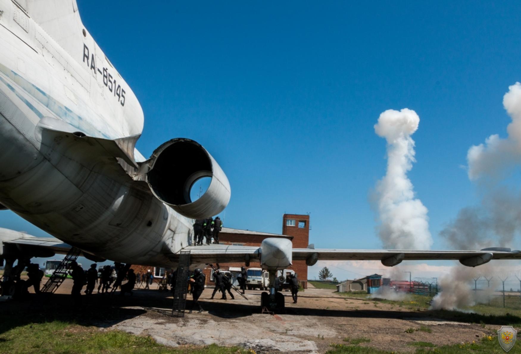 Штурм самолёта Ту-154 оперативно-боевой группой. 