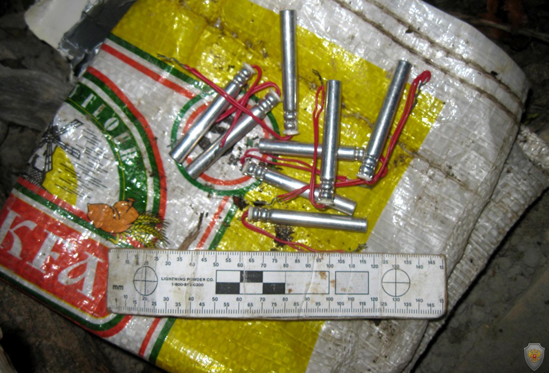 В Дагестане обнаружен бандитский блиндаж, оборудованный для изготовления СВУ