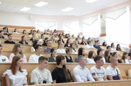 В Брянске полицейские провели со студентами занятие антиэкстремистской направленности