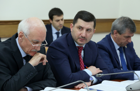 Руководители ряда министерств Дагестана отчитались о проделанной работе в сфере противодействия терроризму
