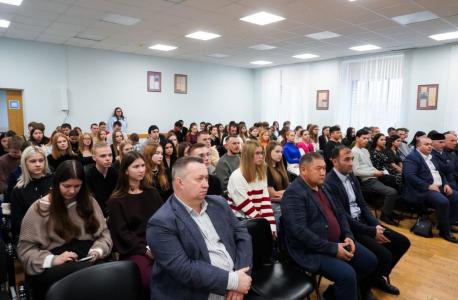 В образовательных организациях Саратовской области продолжаются встречи со студентами по вопросам профилактики экстремизма и терроризма