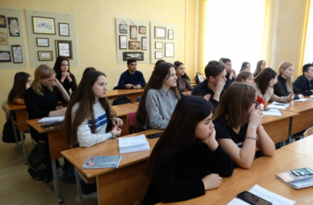 В Астрахани студентам колледжа рассказали о правовых последствиях противоправных деяний экстремистской направленности