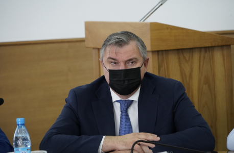 Совместное заседание антитеррористической комиссии и оперативного штаба проведено в Республике Калмыкия