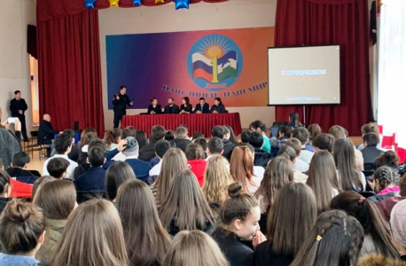 Полицейские в Кабардино-Балкарии организовали серию профилактических мероприятий для школьников "Долгая дорога к миру"