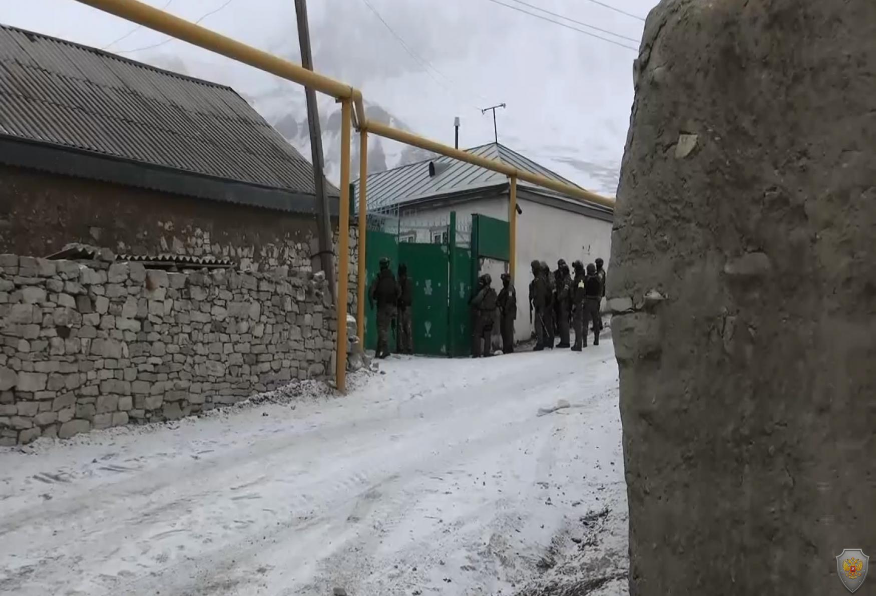 Укрывавшийся в блокированном доме бандит нейтрализован в ходе КТО в Дагестане