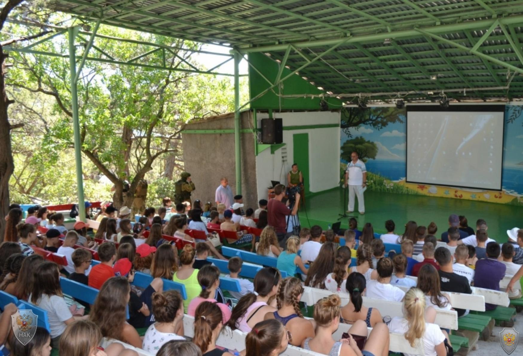 В детских оздоровительных лагерях города Севастополя прошли мероприятия под лозунгом: «Будущее без терроризма, терроризм без будущего!»