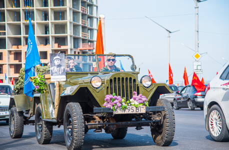 В Луганске прошел автопробег в честь 80-летия Великой Победы