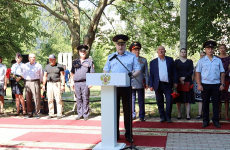 В Нижнем Новгороде проведен памятный митинг в честь подвига Героя России Евгения Шнитникова