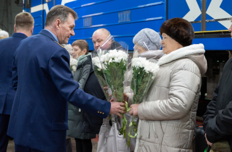 В Нижнем Новгороде открыли два новых вагона метро, посвященных участникам СВО