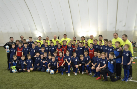 В Воронеже состоялась встреча ветеранов российского футбола с учащимися спортивной школы