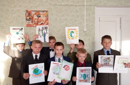 В Оренбургской области сотрудники полиции совместно с общественниками провели конкурс рисунков среди воспитанников детского дома г. Абдулино