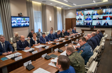 Члены антитеррористической комиссии в Карачаево-Черкесской Республике на совместном заседании с оперативным штабом 7 ноября 2023 года.