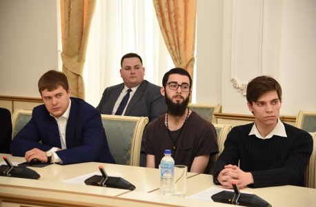 Участники заседания круглого стола «Профилактика проявлений терроризма и экстремизма в молодежной среде»