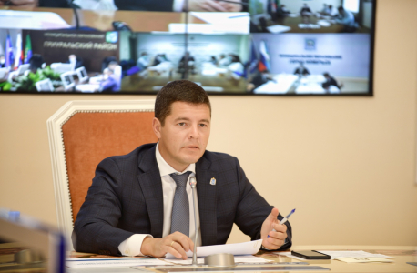 Дмитрий Артюхов поручил усилить контроль за безопасностью в школах перед началом учебного года