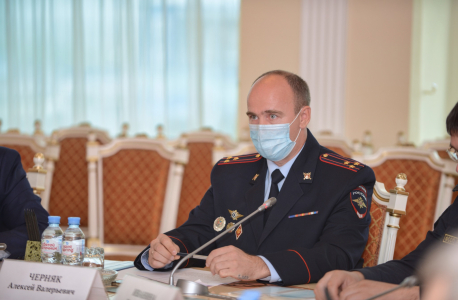 Дмитрий Артюхов поручил усилить контроль за безопасностью в школах перед началом учебного года