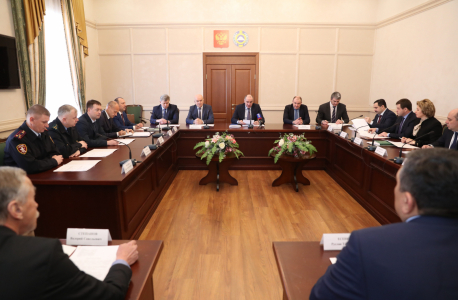 Глава Карачаево-Черкесии Рашид Темрезов провел заседание Антитеррористической комиссии