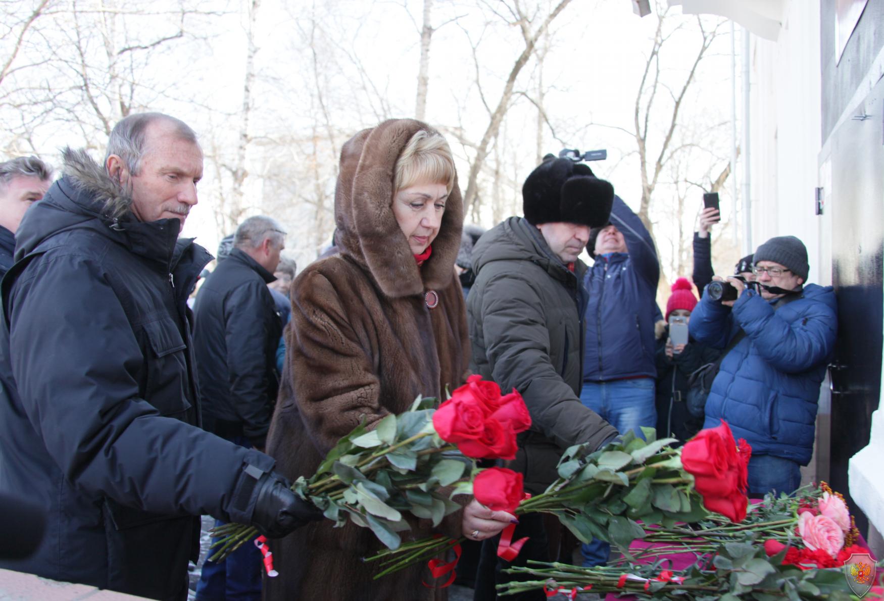 В ЕАО открыли мемориальную доску, посвященную погибшему в Сирии Никите Шевченко