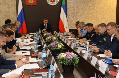 Совместное заседание антитеррористической комиссии и оперативного штаба в Республике Хакасия