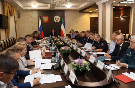 Совместное заседание антитеррористической комиссии и оперативного штаба в Республике Хакасия