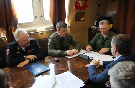 Оперативным штабом в морском районе (бассейне) в Южно-Сахалинске проведено командно-штабное учение