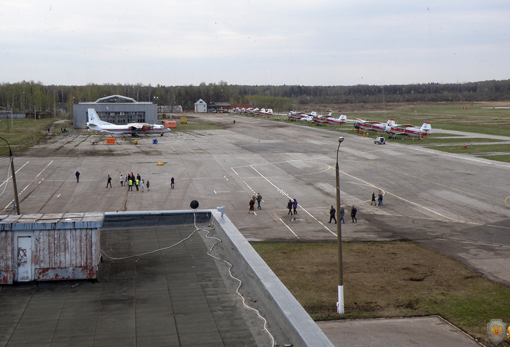 Эвакуация пассажиров и сотрудников с территории аэропорта