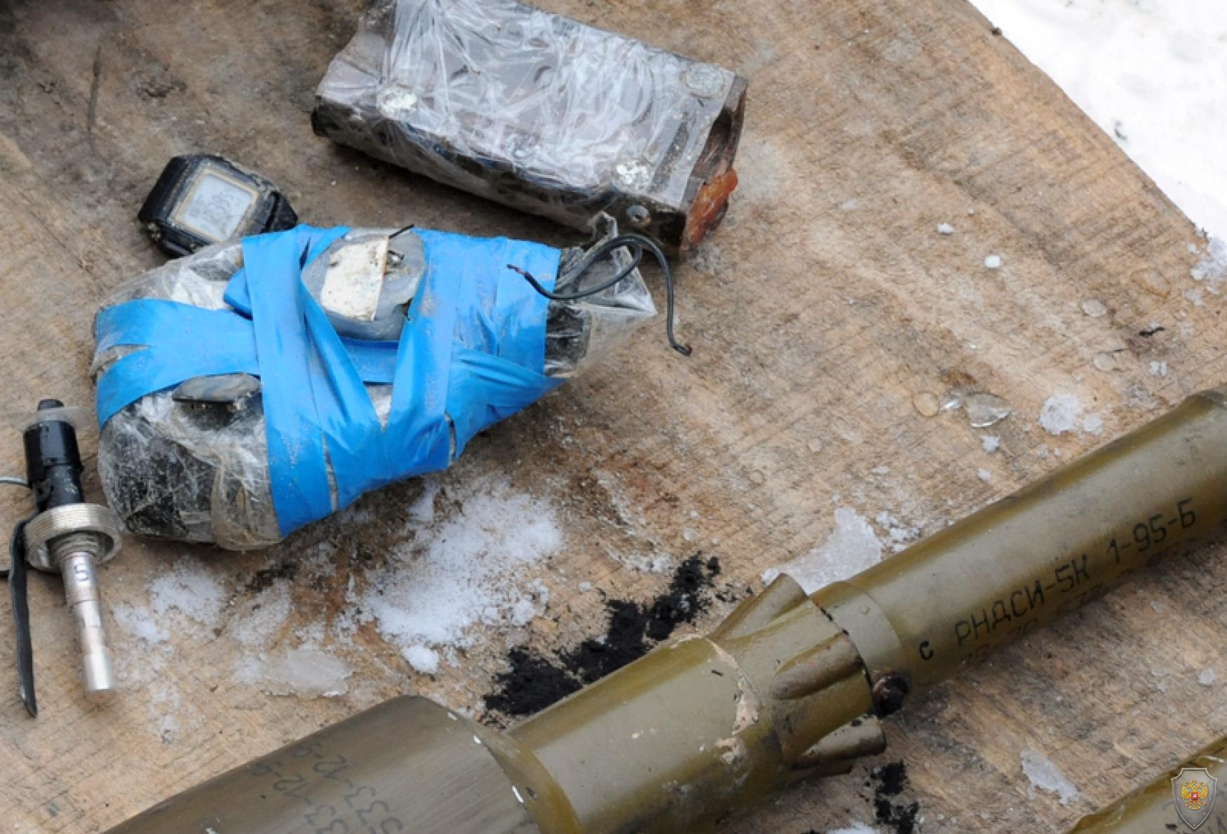 В КБР уничтожен бандитский тайник с боеприпасами, в Дагестане обезврежено СВУ