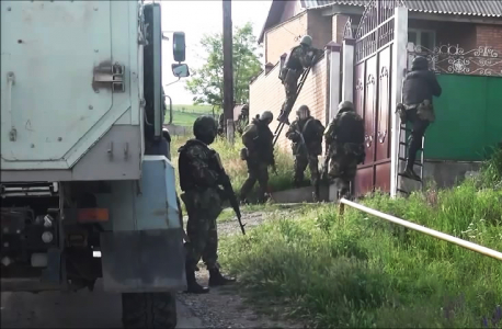в Ингушетии силами спецназа ФСБ и МВД нейтрализованы пятеро боевиков, трое задержаны, а также уничтожено мощное СВУ
