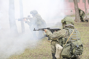Военнослужащие ВВО в составе межведомственной группировки обезвредили условных террористов в Белогорске