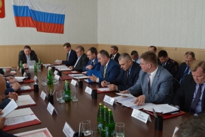  Губернатор Александр Михайлов провел выездное заседание антитеррористической комиссии Курской области