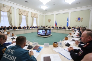 Сергей Морозов провел совместное заседание антитеррористической комиссии и комиссии по предупреждению и ликвидации чрезвычайных ситуаций и пожарной безопасности