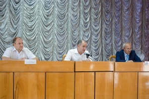 Рашид Темрезов провел выездное заседание Антитеррористической комиссии в КЧР в Прикубанском районе