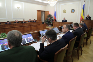 На совместном заседании АТК и ОШ, которое провёл губернатор Василий Голубев, обсуждались вопросы обеспечения безопасности во время проведения новогодних и рождественских праздников