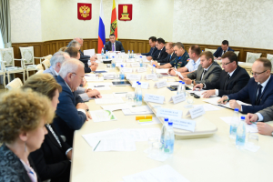 Обеспечение безопасности в День знаний обсудили в Правительстве Тверской области