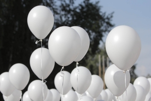 Жители НАО зажгут свечи и выпустят  в небо белые воздушные шары в память  о жертвах терактов