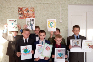 В Оренбургской области сотрудники полиции совместно с общественниками провели конкурс рисунков среди воспитанников детского дома г. Абдулино