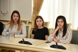 Что можно противопоставить экстремизму и терроризму:  донские депутаты собрались с молодежью за круглым столом