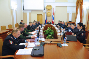 Губернатор Виктор Назаров провел совместное заседание антитеррористической комиссии и оперативного штаба